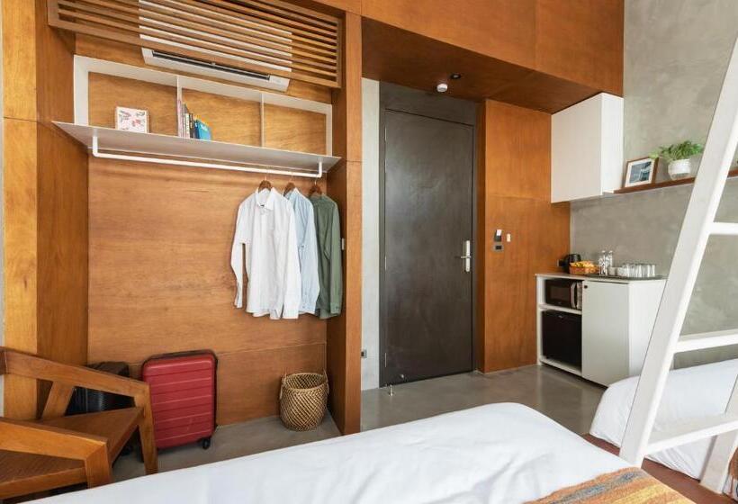 اتاق خانوادگی با سرویس بهداشتی مشترک, Tamni