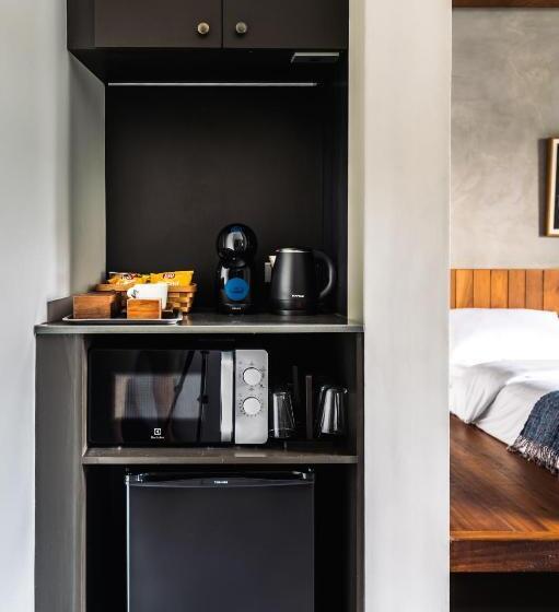 اتاق خانوادگی, Tamni