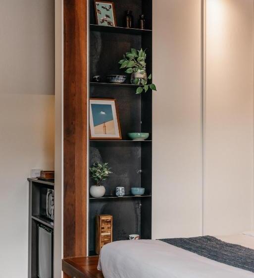 اتاق خانوادگی, Tamni