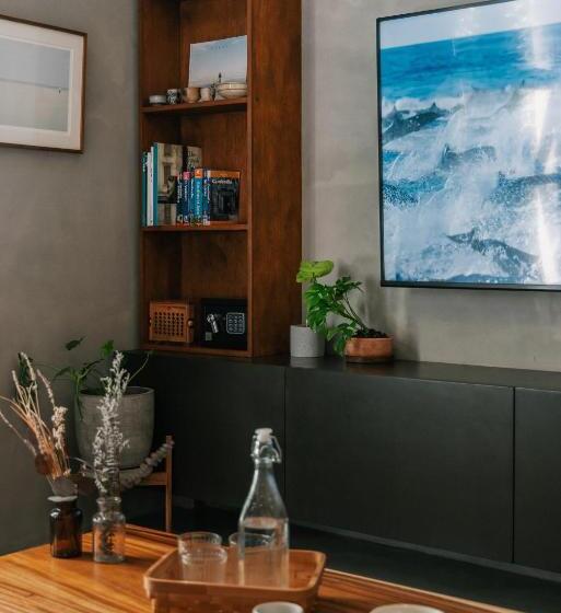 اتاق خانوادگی, Tamni