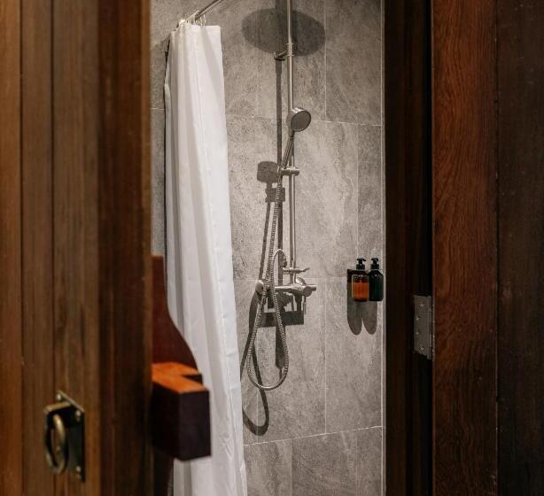 اتاق عادی, Tamni