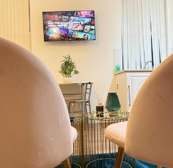 Студия Deluxe, Citynights Studios With Free Parking