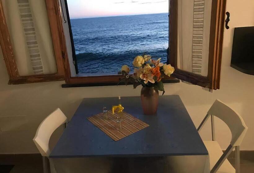 اتاق استاندارد با چشمانداز دریا, Double Room Dora   La Scogliera