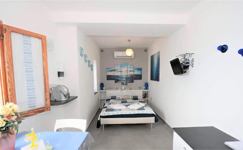 اتاق استاندارد با چشمانداز دریا, Double Room Dora   La Scogliera