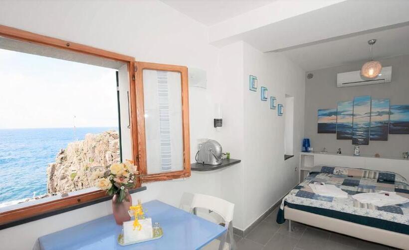 اتاق استاندارد با چشمانداز دریا, Double Room Dora   La Scogliera