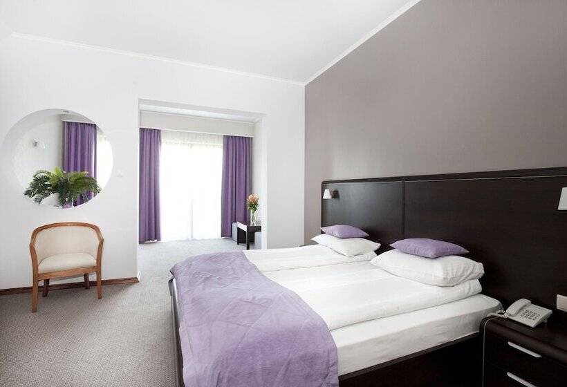 استودیوی استاندارد, Artis Hotel & Spa