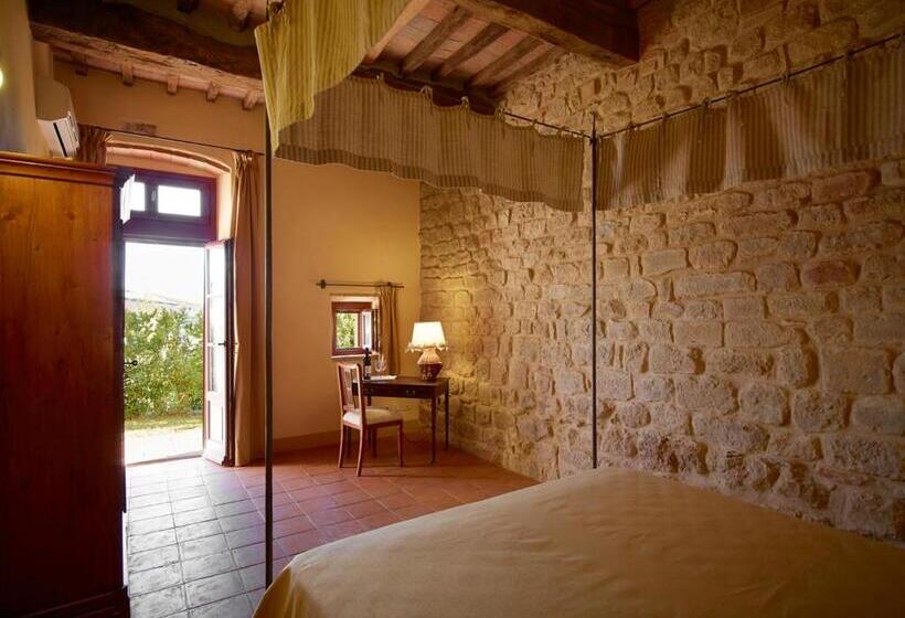 디럭스 트리플 룸, Relais Borgo Petrognano