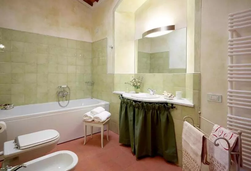 Sviitti 2 Makuuhuonetta, Relais Borgo Petrognano