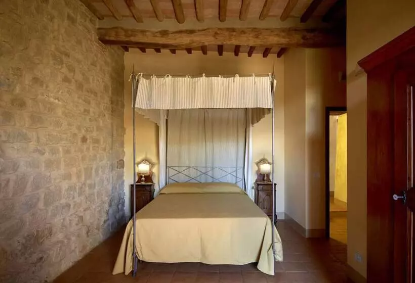 Deluxe Kolmen Hengen Huone, Relais Borgo Petrognano