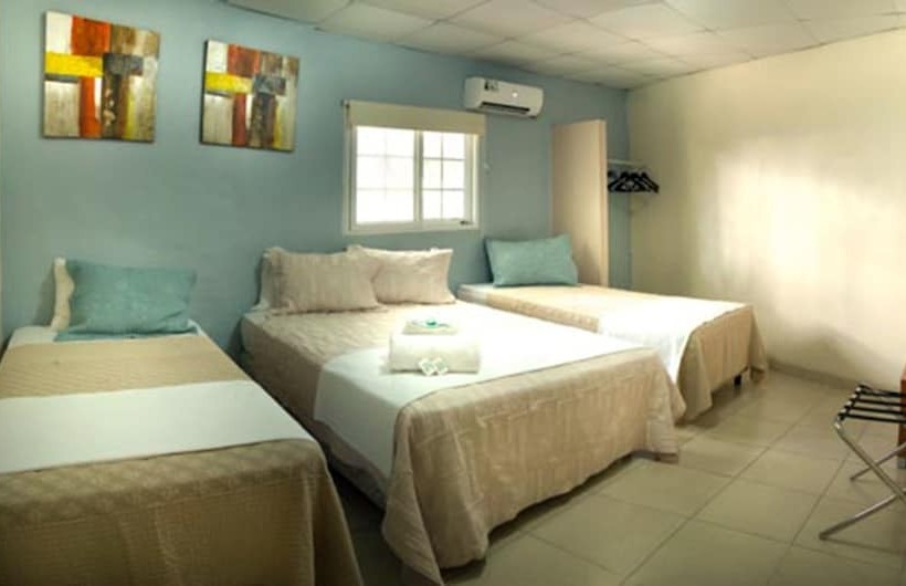 غرفة قياسية ثلاثية, Hostal Gemar