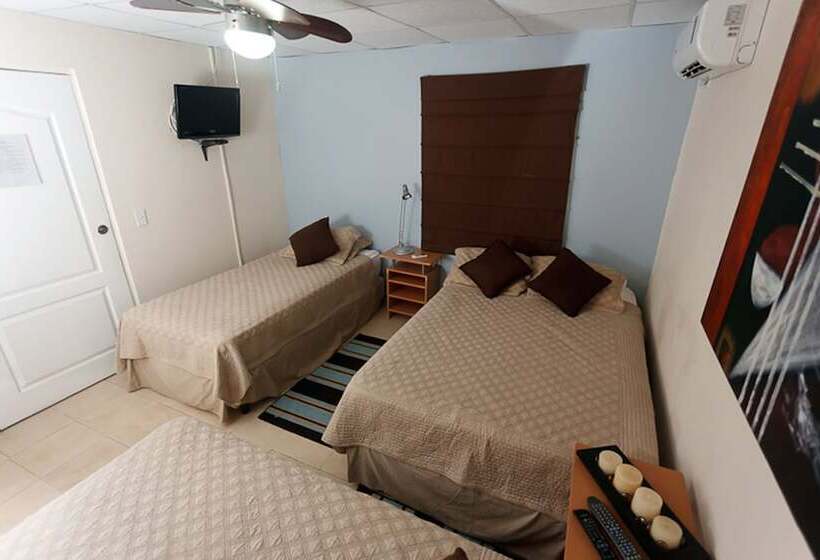 غرفة قياسية ثلاثية, Hostal Gemar