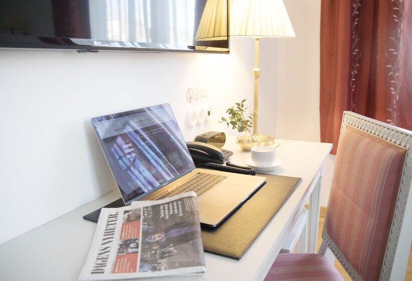 高级大房间, Brommavik