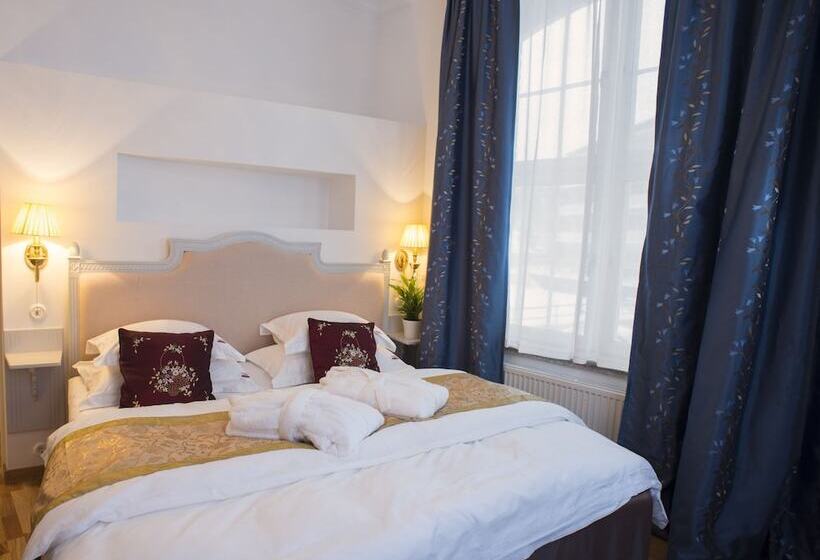 高级大房间, Brommavik