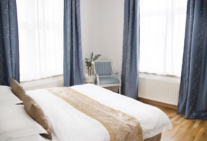 高级大房间, Brommavik