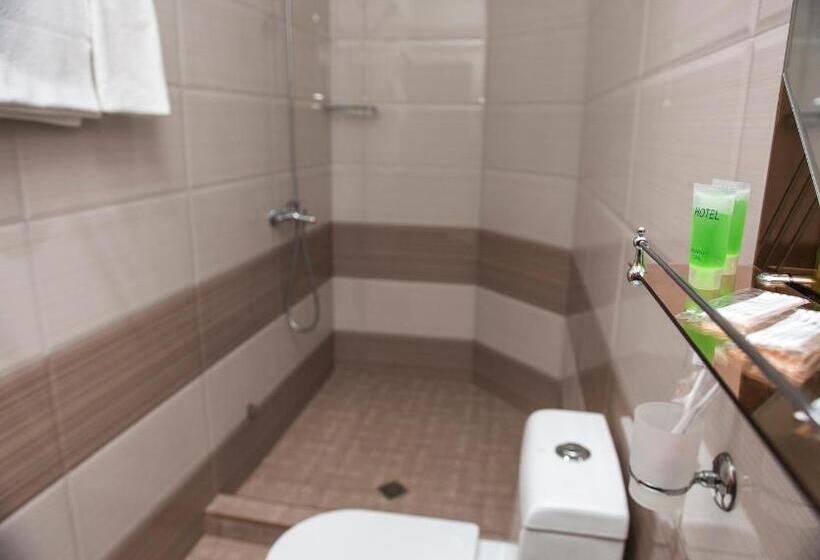 패밀리 룸, Capital