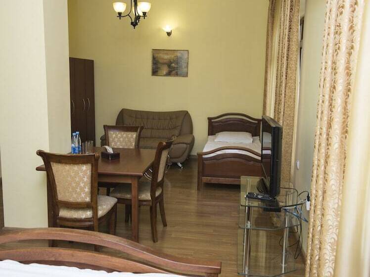 스탠다드 트리플 룸, Capital