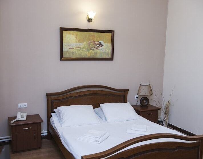 패밀리 룸, Capital