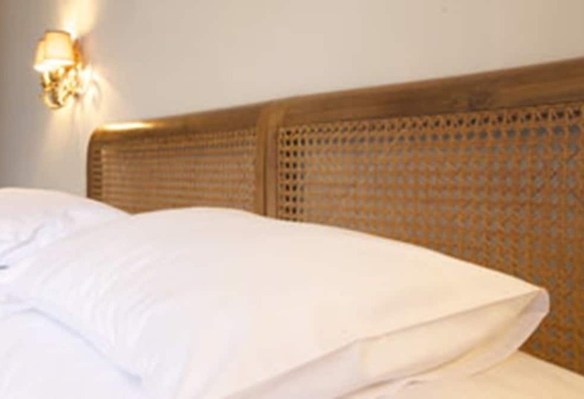 חדר בסיסי לארבעה, Das Regina Boutique