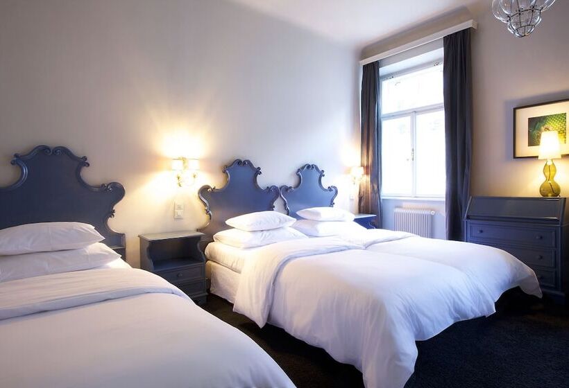 חדר בסיסי לשלושה, Das Regina Boutique