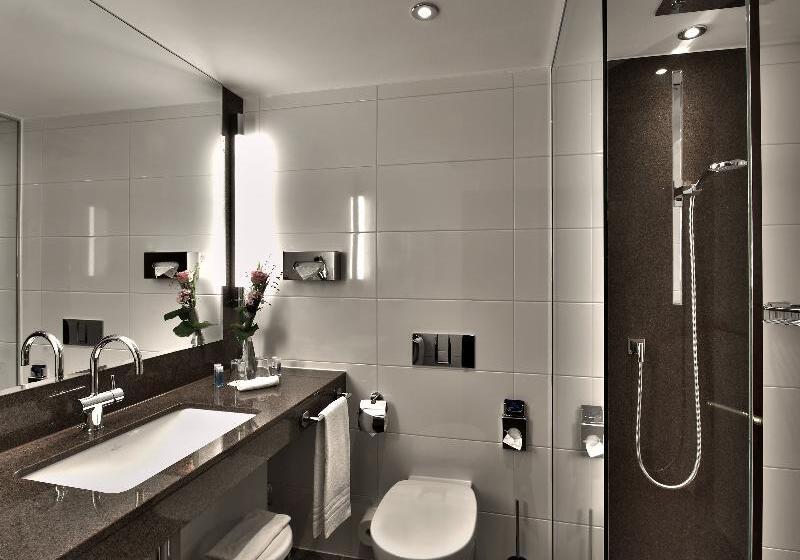 חדר סופריור, De Era