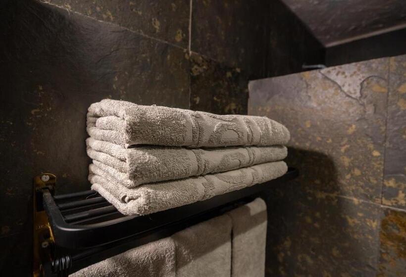 标准三人间, Don Raul