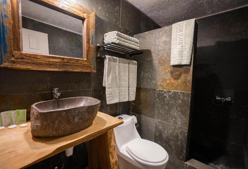 标准三人间, Don Raul