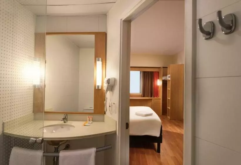 اتاق خانوادگی, Ibis Valparaiso