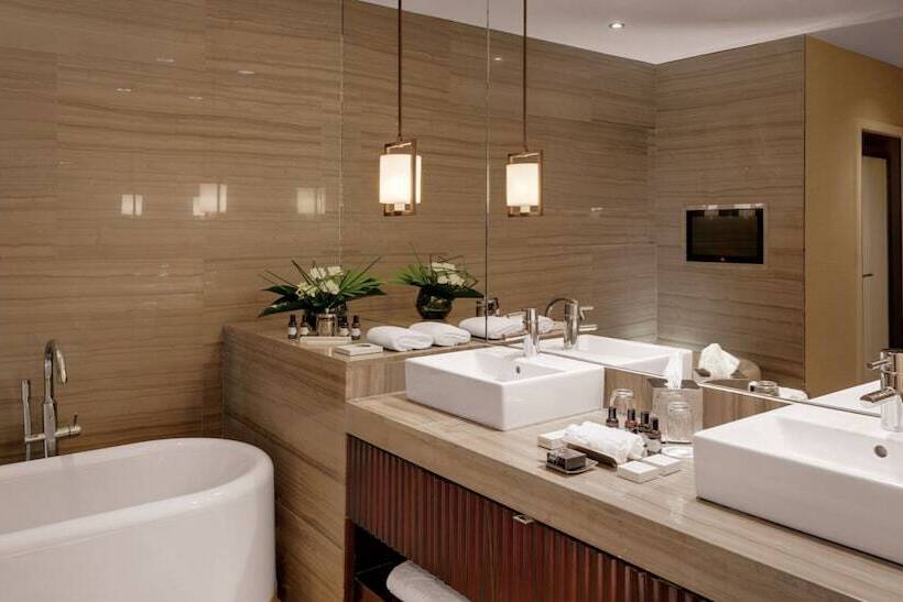 سوییت جونیور با چشم‌انداز استخر, Kempinski Hotel Gold Coast City