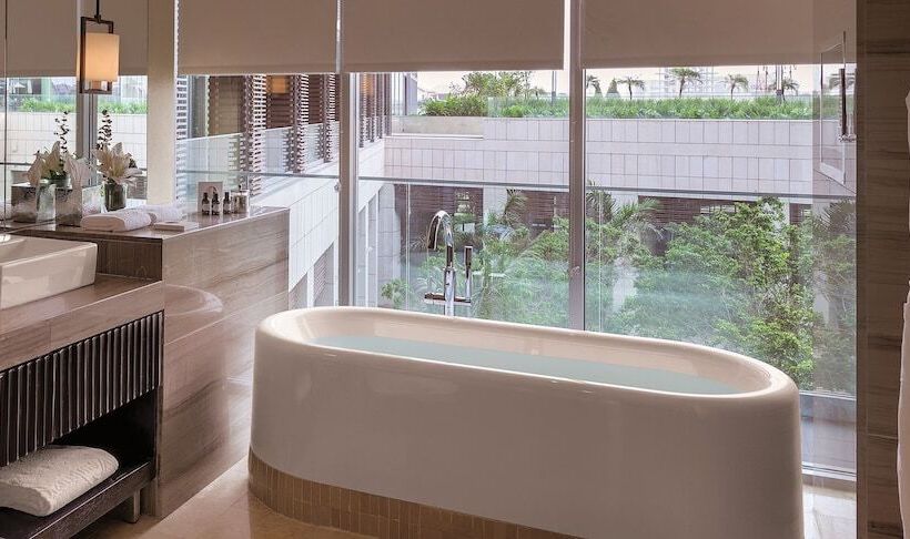 سوییت جونیور با چشم‌انداز استخر, Kempinski Hotel Gold Coast City