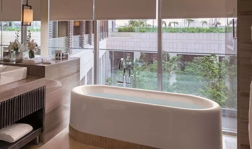 プールビュージュニアスイート, Kempinski Hotel Gold Coast City