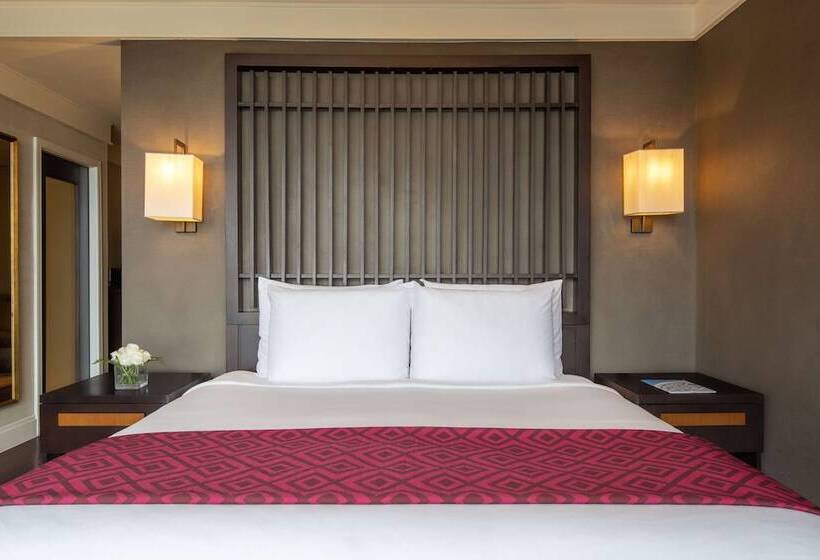 سوییت جونیور با چشم‌انداز استخر, Kempinski Hotel Gold Coast City