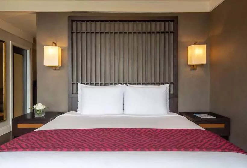 プールビュージュニアスイート, Kempinski Hotel Gold Coast City