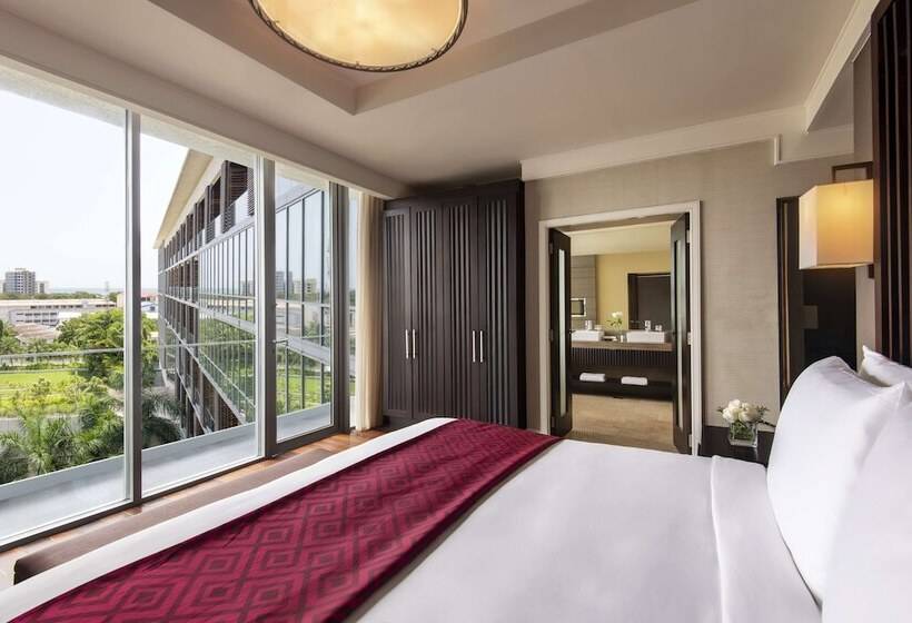 سوییت جونیور با چشم‌انداز استخر, Kempinski Hotel Gold Coast City