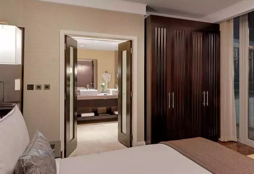 プールビュージュニアスイート, Kempinski Hotel Gold Coast City