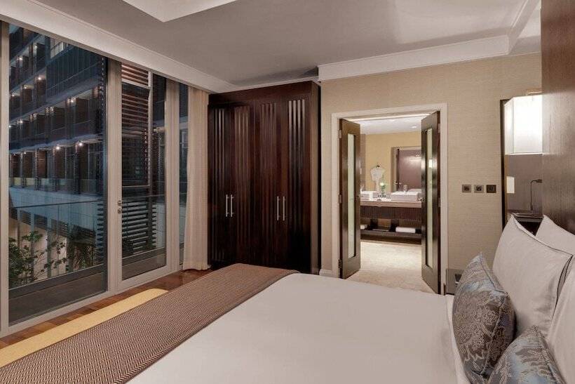 Полулюкс Вид на Бассейн, Kempinski Hotel Gold Coast City