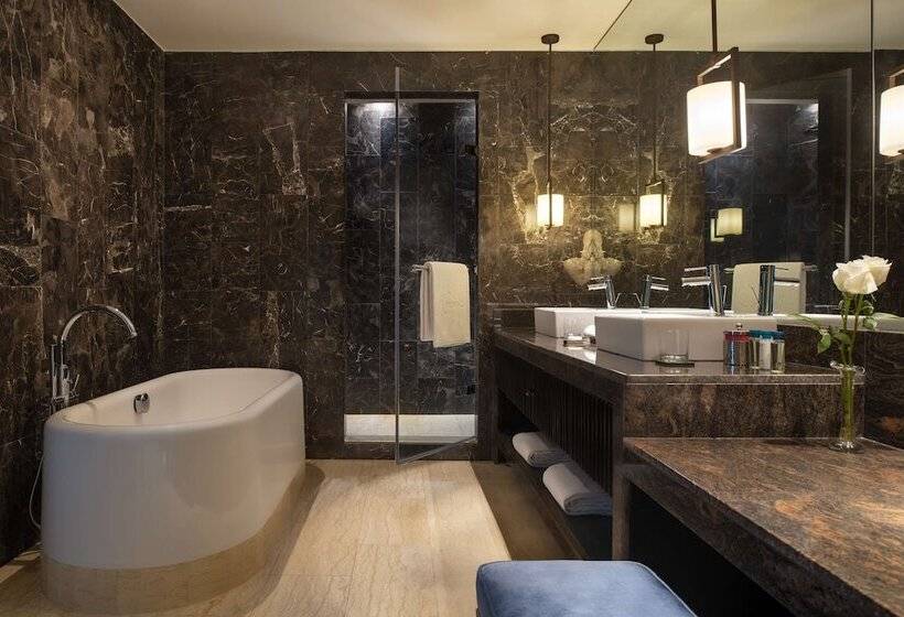 سوییت جونیور با چشم‌انداز شهر, Kempinski Hotel Gold Coast City