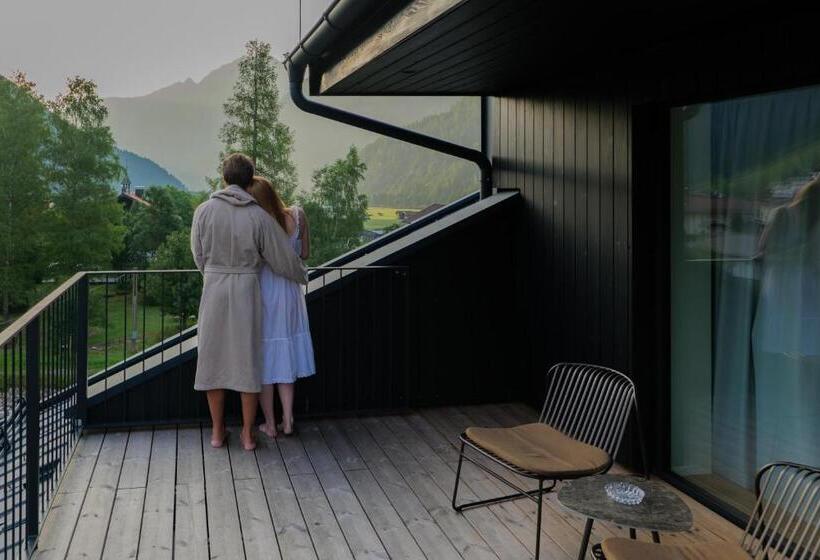 带阳台的豪华间, Posthotel Lechtal