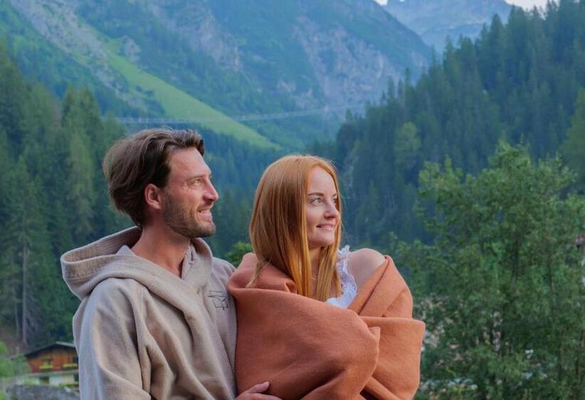 带阳台的豪华间, Posthotel Lechtal