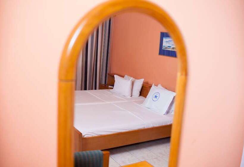 اتاق استاندارد با چشم‌انداز باغ, Rexmar