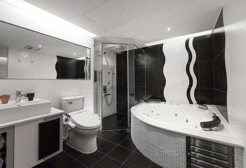 اتاق پرمیوم, Saual Keh