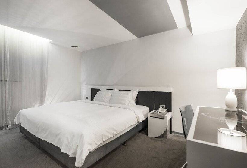 اتاق پرمیوم, Saual Keh