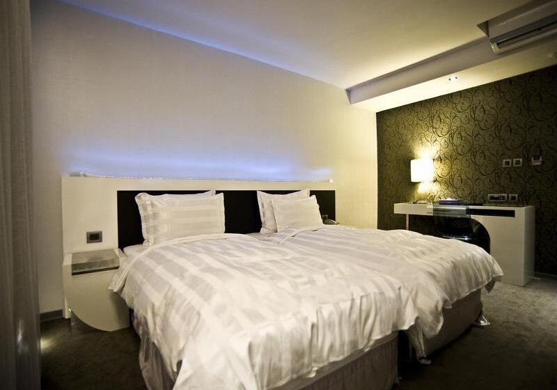 اتاق لوکس, Saual Keh