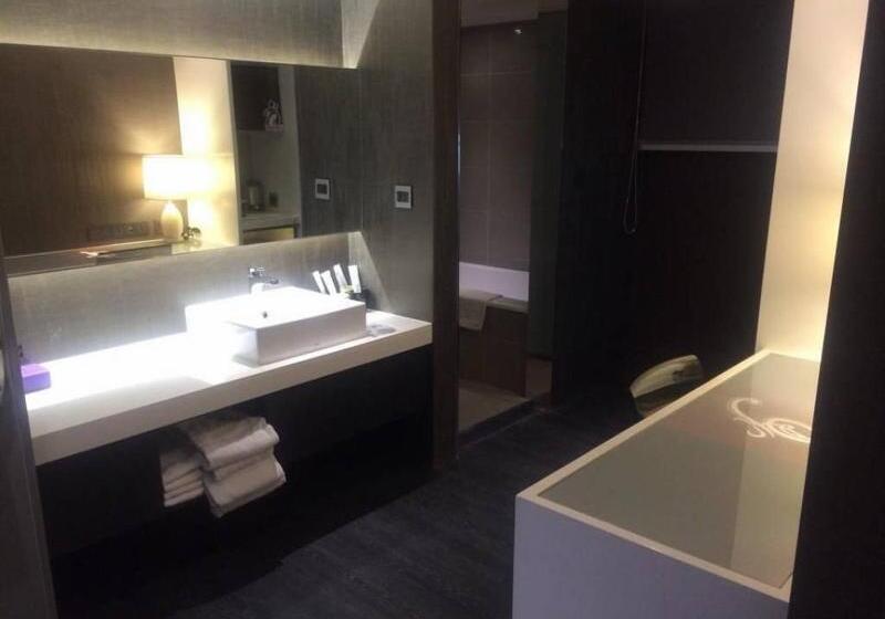 اتاق خانوادگی, Saual Keh