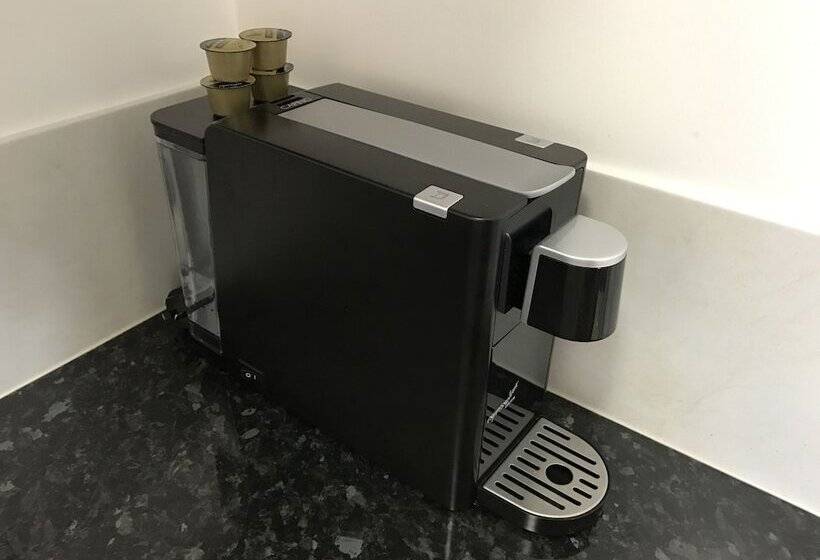 إستوديو قياسى, La Costa Beachside Motel