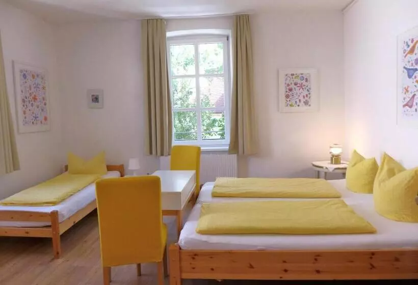 バスルーム共有のトリプルスタンダード, Pension Stoi Budget Guesthouse