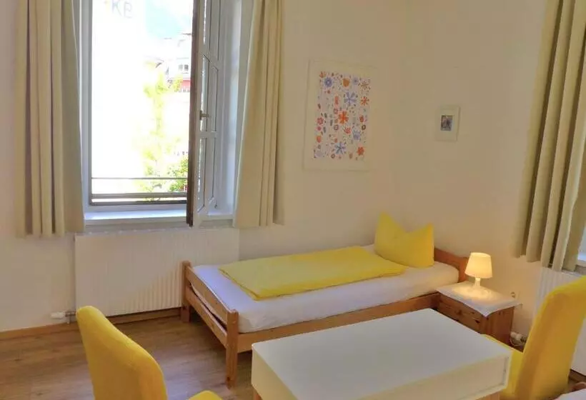 バスルーム共有のトリプルスタンダード, Pension Stoi Budget Guesthouse