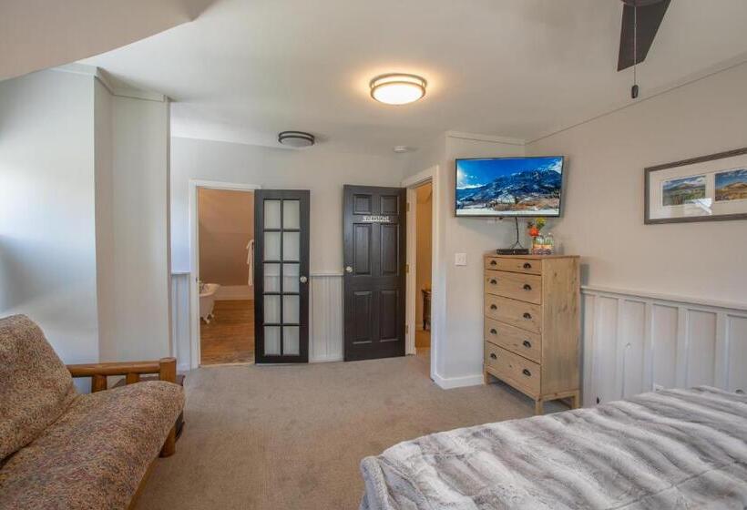 غرفة قياسية مزوَّدة بشُرفة, Purple Mountain Bed & Breakfast & Spa