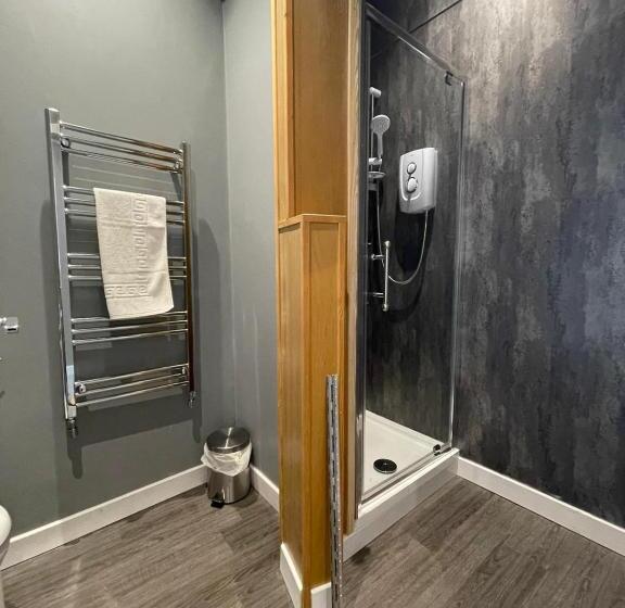 غرفة قياسية سرير كينج, The Skye Bridge