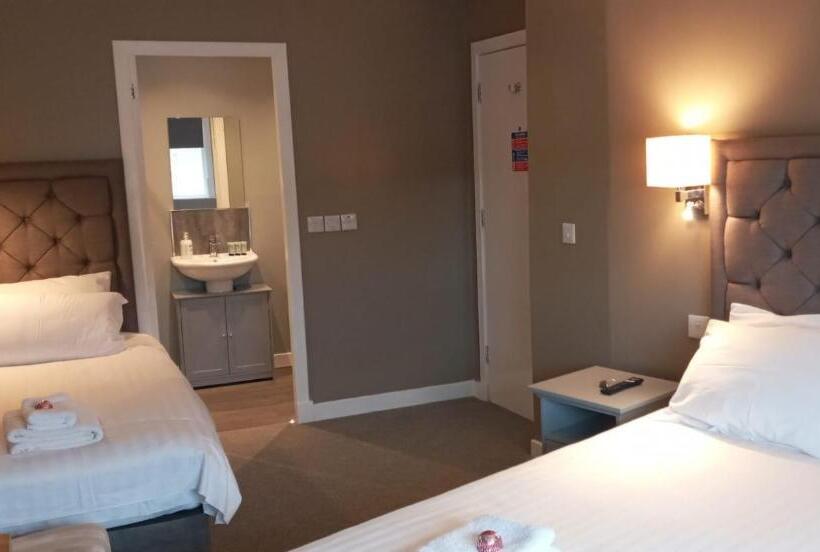 غرفة قياسية ثلاثية, The Skye Bridge