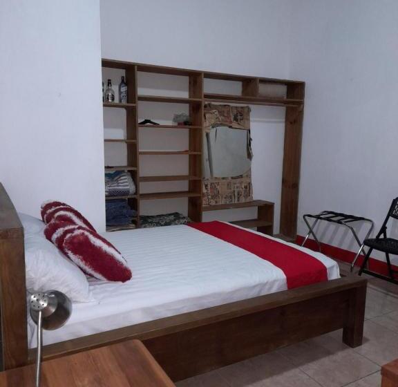 اتاق لوکس, Hostal Blood Moon